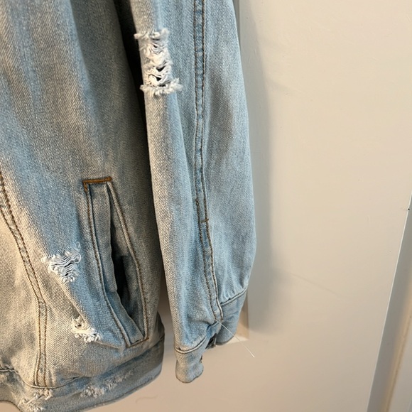 True Craft Denim Distressed Jacket Light Wash Sparkle Collar - Picture 4 of 10